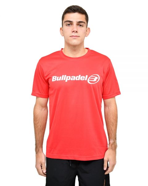 Camiseta bullpadel de color rojo, con logotipo de la marca a la altura del pecho en letras blancas.