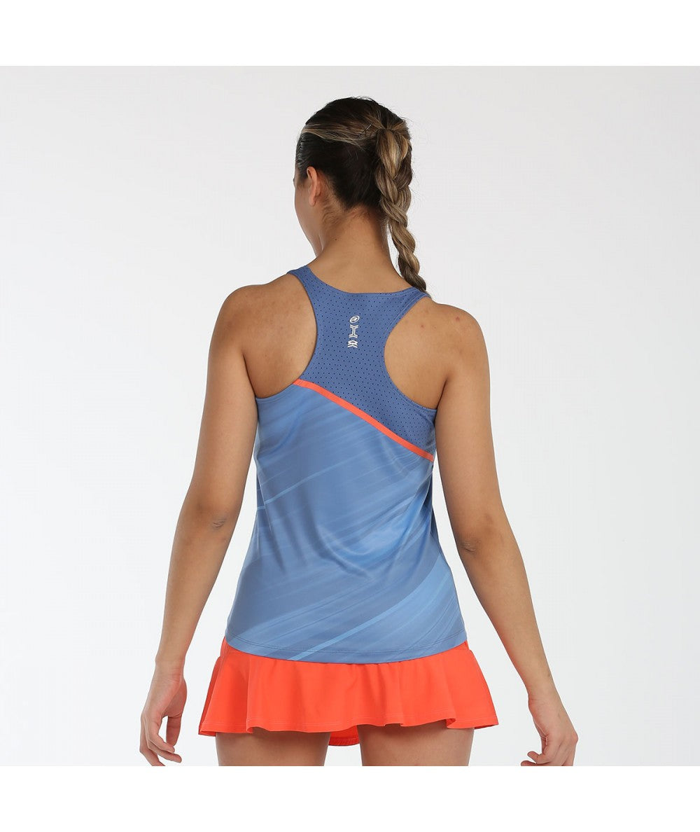 Camiseta de padel de tirantes chica bullpadel upia en color azul acero. Vista de espalda.